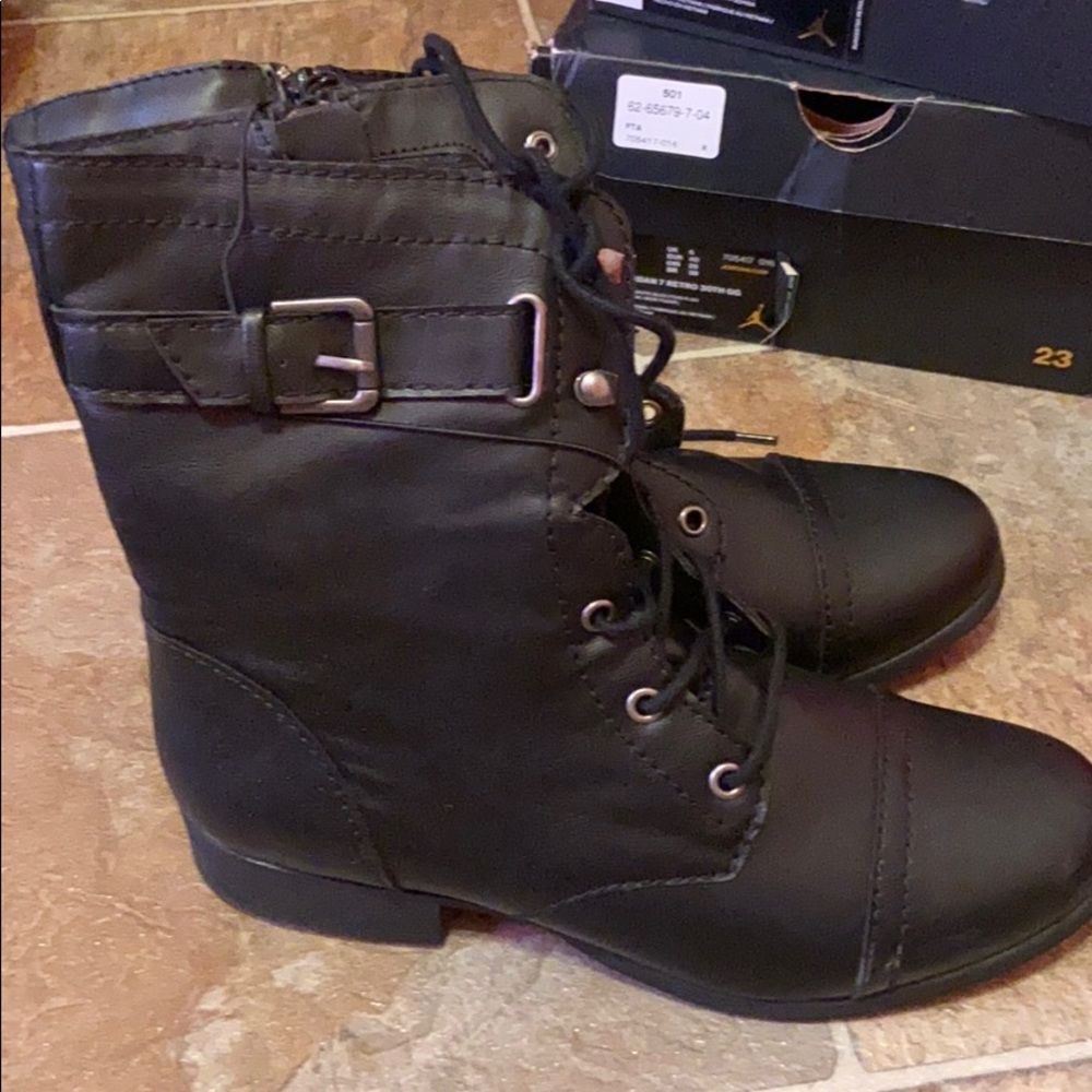 Combat boots